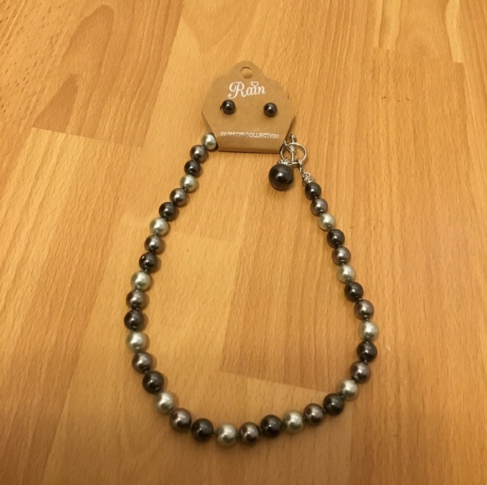 a jewelery set